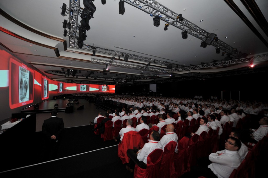 Figür | Coca-Cola Bayi Toplantısı